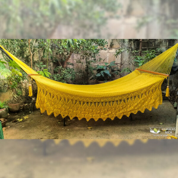 Hamaca King Size Amarilla con Orillas Ondas Crochet - Imagen 2